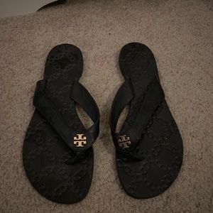 Tory Burch Monroe Thong. Black sz 7m.